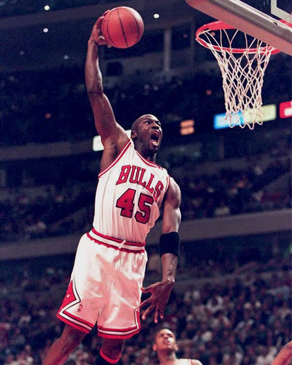 Photo of Michael Jordan playing for the Chicago Bulls